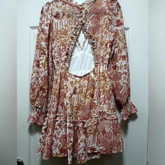 Flying Tomato Long Sleeve Lined Short mini Dress. Size medium. Flowy floral - Picture 3 of 5